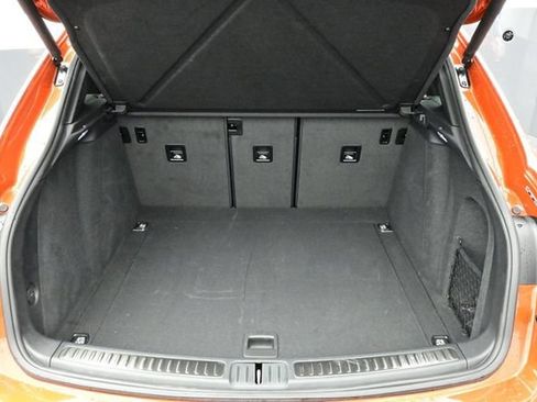 Certified 2025 Porsche Macan AWD/4WD image 14