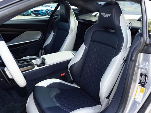 Used 2025 Aston Martin Vanquish V12 image 3