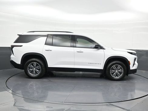 Used 2025 Chevrolet Traverse LT w/ Driver Confidence Package FWD image 7