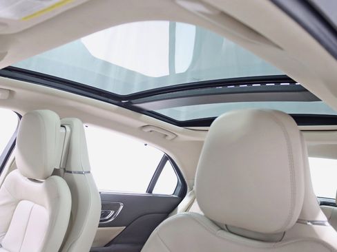 Used 2017 Lincoln Continental Reserve w/ Luxury Package image 29