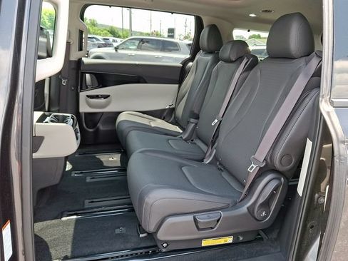 Certified 2024 Kia Carnival SX Prestige FWD image 10