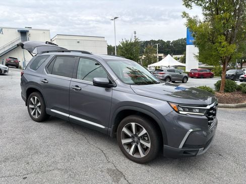 Certified 2025 Honda Pilot Touring image 14