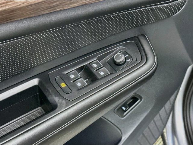 Used 2024 Volkswagen Atlas SEL AWD/4WD image 18