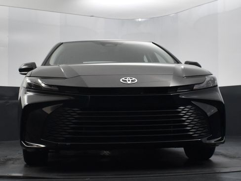 Used 2025 Toyota Camry LE image 42