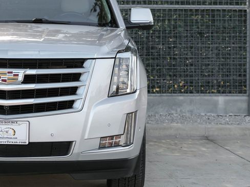 Used 2020 Cadillac Escalade ESV Luxury AWD/4WD image 42