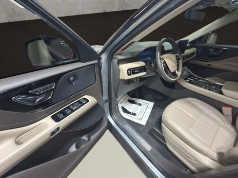 Used 2024 Lincoln Aviator Reserve w/ Jet Package AWD/4WD image 11