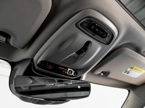 Used 2020 Volvo S60 T5 Momentum image 22