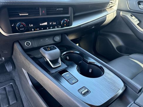 Used 2023 Nissan Rogue SV w/ SV Premium B Package FWD image 26