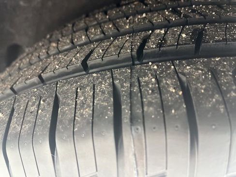 Used 2024 Chrysler Pacifica Touring-L image 12