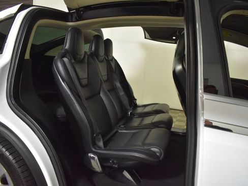 Used 2016 Tesla Model X 90D AWD/4WD image 38