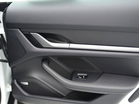 Used 2025 Porsche Taycan image 23