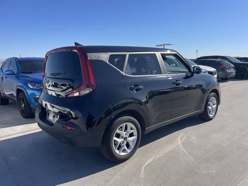 Used 2022 Kia Soul LX w/ Technology Package image 2