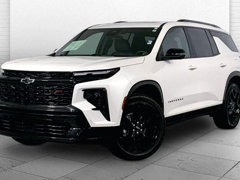 Used 2025 Chevrolet Traverse RS AWD/4WD image 12