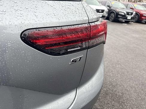 Used 2023 Buick Envision Essence w/ Sport Touring Package image 8