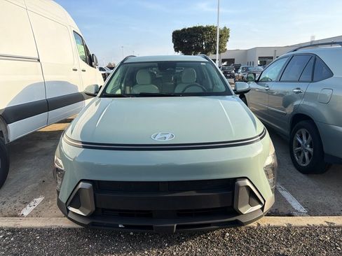Used 2025 Hyundai Kona SEL FWD image 2