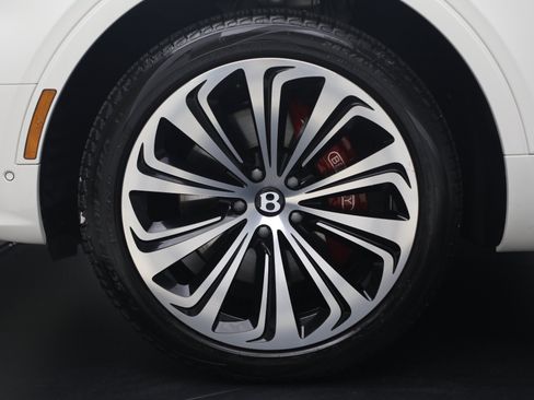 Certified 2022 Bentley Bentayga AWD/4WD image 14