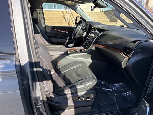 Used 2020 Cadillac Escalade ESV Luxury w/ Escalade Sport Edition image 11