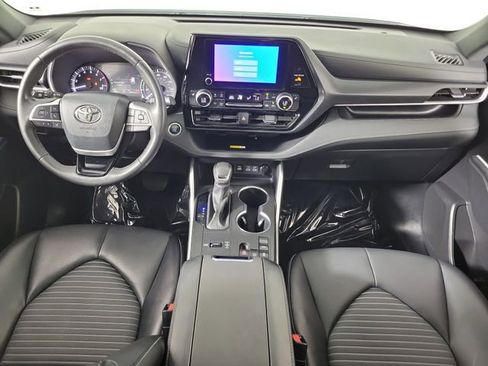 Used 2024 Toyota Highlander XSE FWD image 17