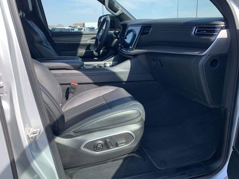 Used 2024 Jeep Wagoneer Series III image 11