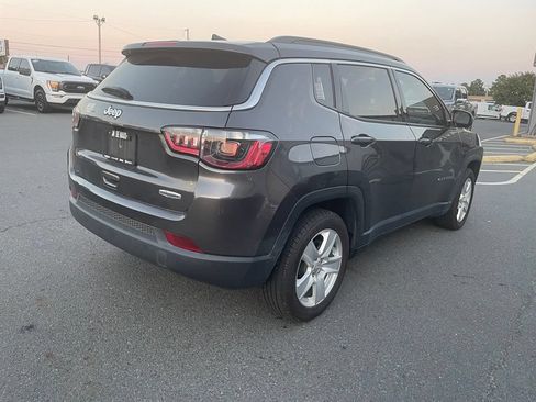 Used 2022 Jeep Compass Latitude FWD image 4