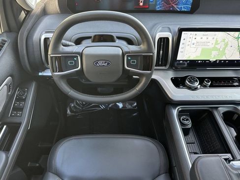 Used 2025 Ford Expedition Active AWD/4WD image 18