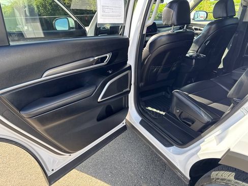 Used 2023 Kia Telluride LX FWD image 40