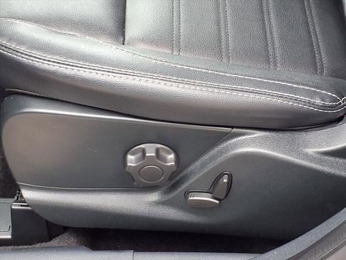 Used 2022 Ford EcoSport Titanium image 4