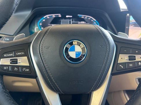 Used 2022 BMW X5 xDrive45e w/ Parking Assistance Package AWD/4WD image 9