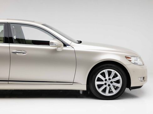 Used 2012 Lexus LS 460 w/ Luxury Value Edition RWD image 23