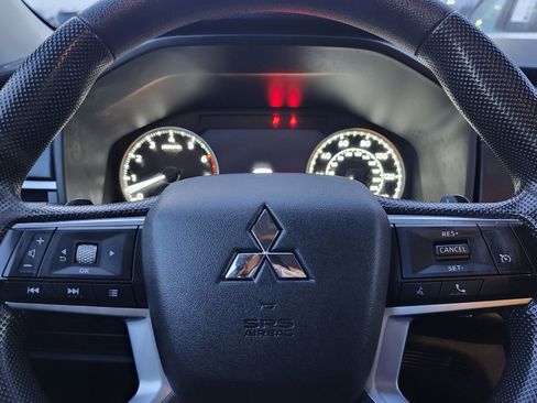 Used 2022 Mitsubishi Outlander ES image 24