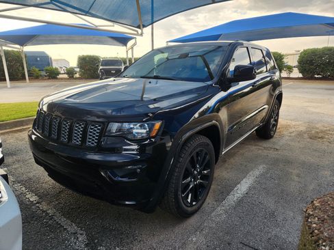 Used 2019 Jeep Grand Cherokee Altitude RWD image 2