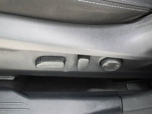 Used 2024 Subaru Outback Premium image 9