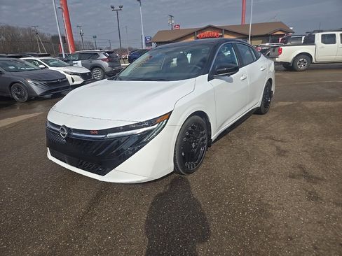 Used 2026 Nissan Sentra SR w/ SR Premium Package image 3