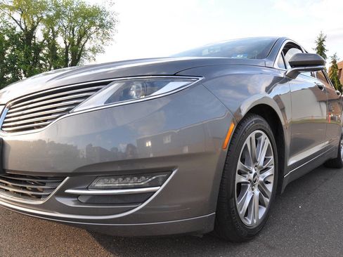 Used 2014 Lincoln MKZ w/ Equipment Group 101A Select FWD image 2
