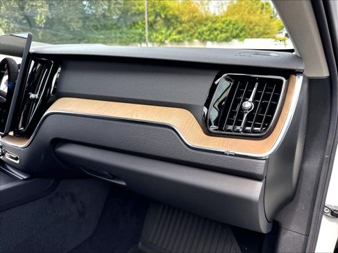New 2026 Volvo XC60 B5 Core w/ Climate Package AWD/4WD image 28