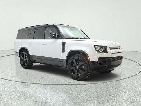 Used 2024 Land Rover Defender 130 X-Dynamic SE AWD/4WD image 3