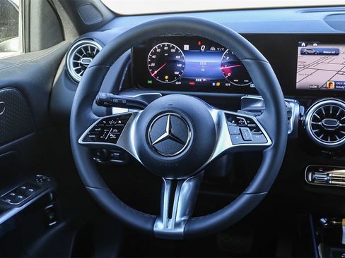 Used 2024 Mercedes-Benz GLB 250 4MATIC image 15