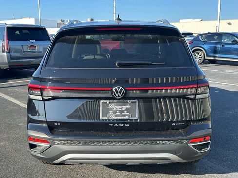 Used 2025 Volkswagen Taos SE w/ Panoramic Sunroof Package image 6