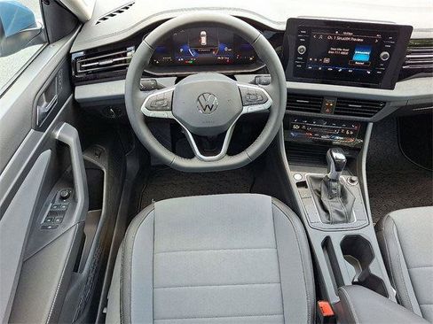 New 2025 Volkswagen Jetta SE image 9
