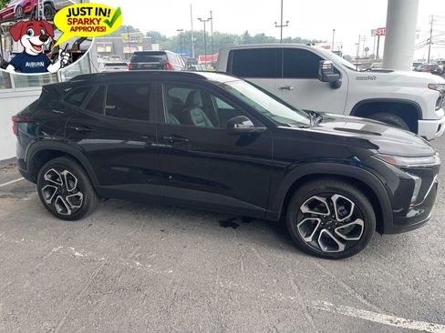 Used 2025 Chevrolet Trax RS w/ Driver Confidence Package FWD image 9