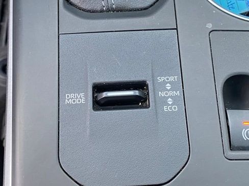 Used 2023 Toyota Highlander XLE image 19