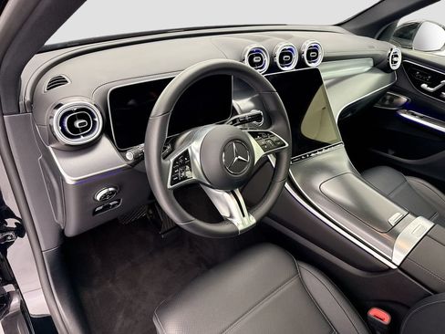 Used 2025 Mercedes-Benz GLC 350e 4MATIC image 4