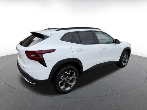 Used 2025 Chevrolet Trax LT image 16