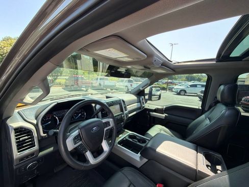 Used 2018 Ford F250 Lariat w/ Lariat Ultimate Package AWD/4WD image 11