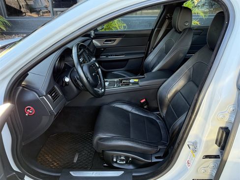 Used 2016 Jaguar XF S image 13