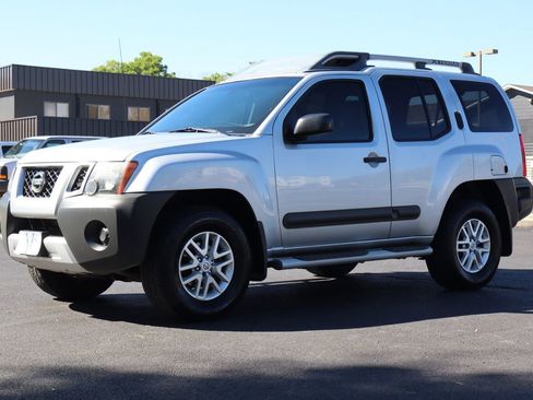 Used 2015 Nissan Xterra S image 11