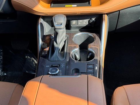 Used 2024 Toyota Highlander Platinum image 14