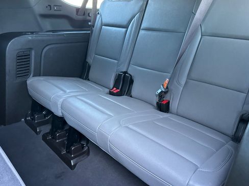 Used 2024 Chevrolet Suburban LT image 19