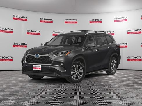 New 2026 Toyota Highlander XLE image 1