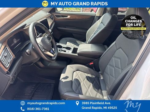 Used 2024 Volkswagen Atlas SE image 9